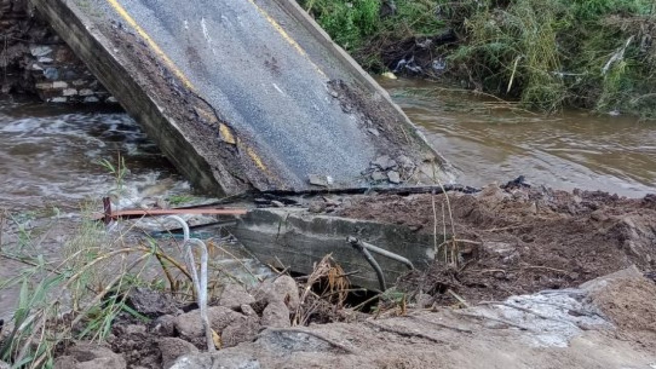 Muğla'da şiddetli yağış nedeniyle köprü çöktü