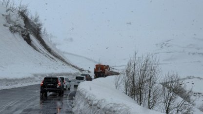 Muş-Kulp kara yoluna düşen çığ ve toprak birikintisi temizlendi