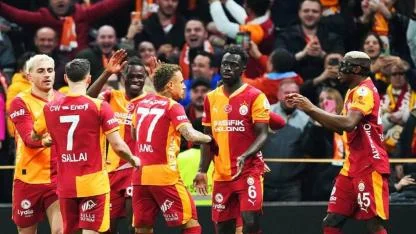 Aslan'dan Başakşehir'e gol yağmuru! Zirvede fark 7 puan