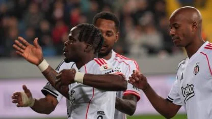 Olaitan ve Orkun Kökçü sahnede... Beşiktaş deplasman serisini 11 maça çıkardı