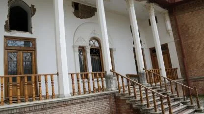 İran'ın tarihi simgesi Sadabad Sarayı saldırılarda ağır hasar aldı