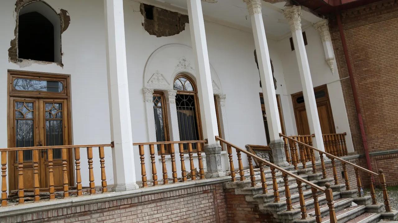 İran'ın tarihi simgesi Sadabad Sarayı saldırılarda ağır hasar aldı