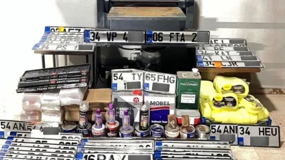 Sakarya'da sahte plaka üretimi ve satışı yapan 3 şüpheli yakalandı