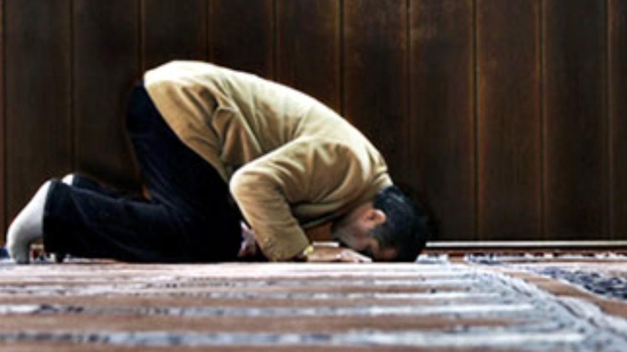 Secde: Beynin “sıfırlama oktası” Başını yere koyduğunda beyninde ne olur?