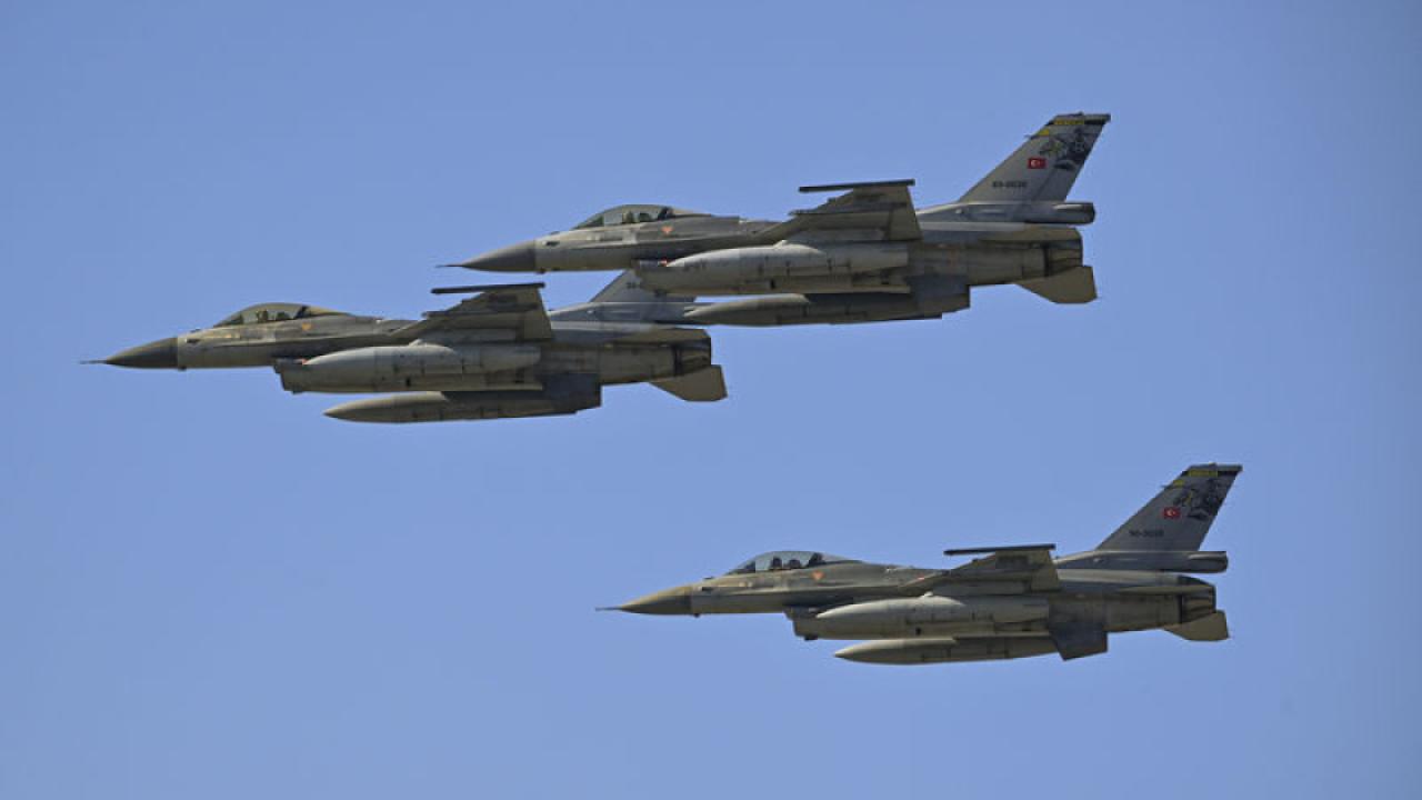 Son dakika: 6 F-16 savaş uçağı KKTC’ye konuşlandırıldı