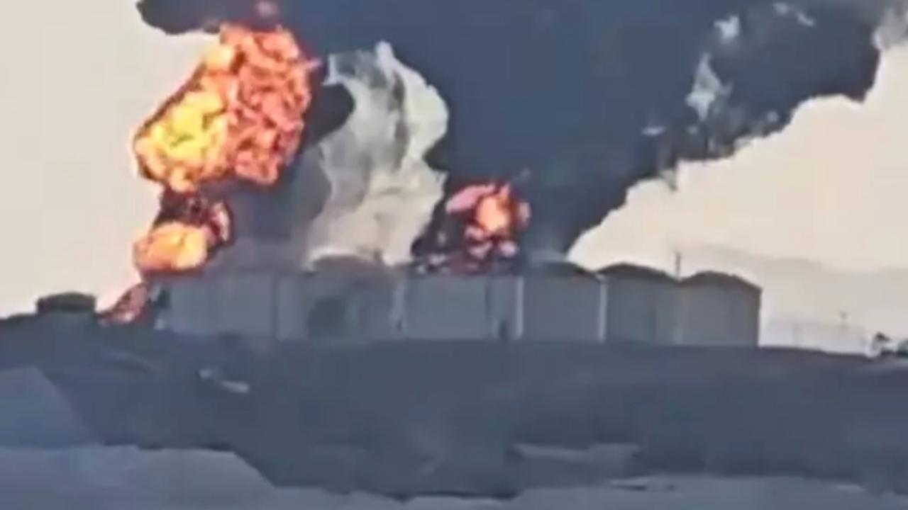 Umman'da petrol depolama tesisi vuruldu! Salalah Limanı'nda büyük yangın