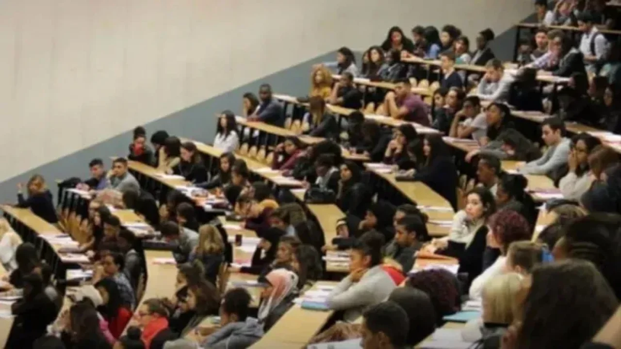 Üniversite 3 yıla mı iniyor? YÖK'ten flaş açıklama