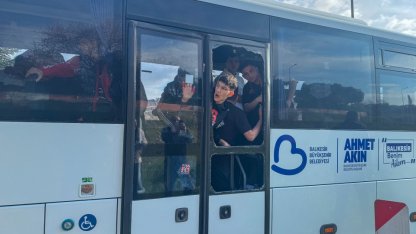 Uşak’ta Balıkesirspor taraftarlarını taşıyan otobüse taşlı saldırı