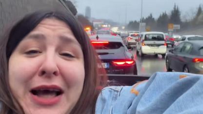 Yasemin Sakallıoğlu’ndan bayram trafiğine olay gönderme! “Hani herkes cool’du?”