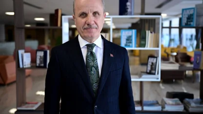 YÖK Başkanı Özvar, üniversitenin 3 yılda bitirilebilmesine ilişkin uygulamayı değerlendirdi: