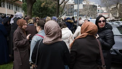 Yunan devletinin atadığı müftüleri protesto eden Batı Trakyalı Türklerin davası ertelendi