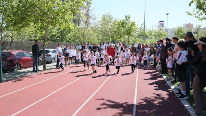 Koşamayan arkadaşları için İzmir'de koştular