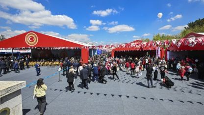 Meclis Bahçesi Çocukların Neşesiyle Canlandı