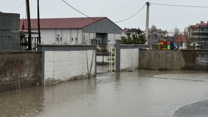 Hakkari’de sağanak alarmı: Kentte hayat durma noktasına geldi