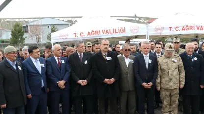 Şehit infaz koruma memuru Yiğit için Ağrı’da mezarı başında anma töreni düzenlendi.