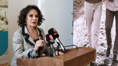 Hülya Koçyiğit ve Ediz Hun, yaşlılar için Kütahya'da