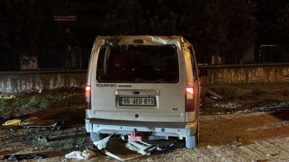 Samsun’da devrilen hafif ticari araçta bulunan 4 kişi yaralandı.