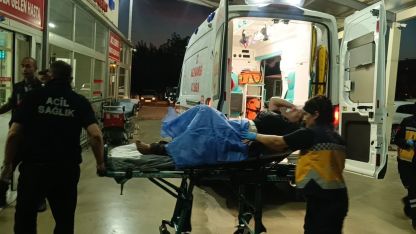 Adana’da babasının bıçakladığı kadın yaralandı.