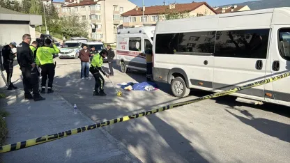 Karabük'te 3 yaşındaki çocuğa minibüs çarptı