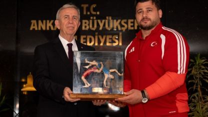 Mansur Yavaş, madalya kazanan ASKİ sporcularını ağırladı