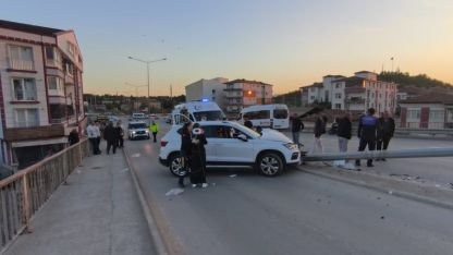 Kırıkkale'de cip aydınlatma direğine çarptı:  4 yaralı
