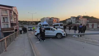 Kırıkkale'de cip aydınlatma direğine çarptı:  4 yaralı