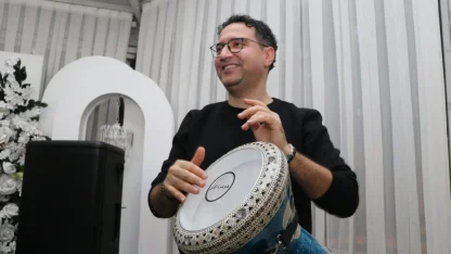 7'den 70'e aynı ritmi tutan eller, müziğin birleştirici gücünde huzur buluyor