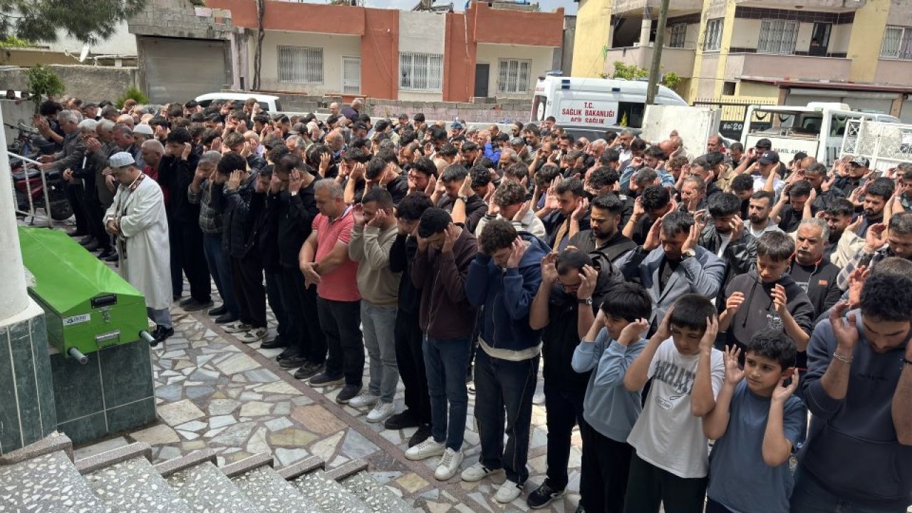 Adana’da gölde boğulma tehlikesi geçiren üniversite öğrencisi, tedavi altına alındığı hastanede hayatını kaybetti.