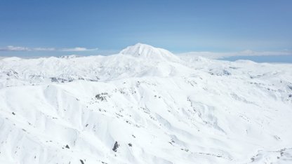 Ağrı'daki dağların karla kaplı dorukları görsel şölen sunuyor