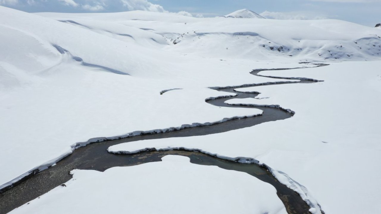 Ağrı'nın karla kaplı dağları dronla görüntülendi
