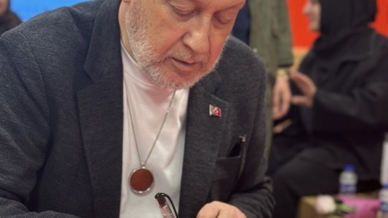 Ahmet Özhan okurlarıyla bir araya geldi: