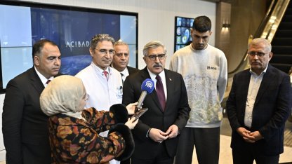 AK Parti Genel Başkan Yardımcısı Yayman, sanatçı İbrahim Tatlıses'i hastanede ziyaret etti