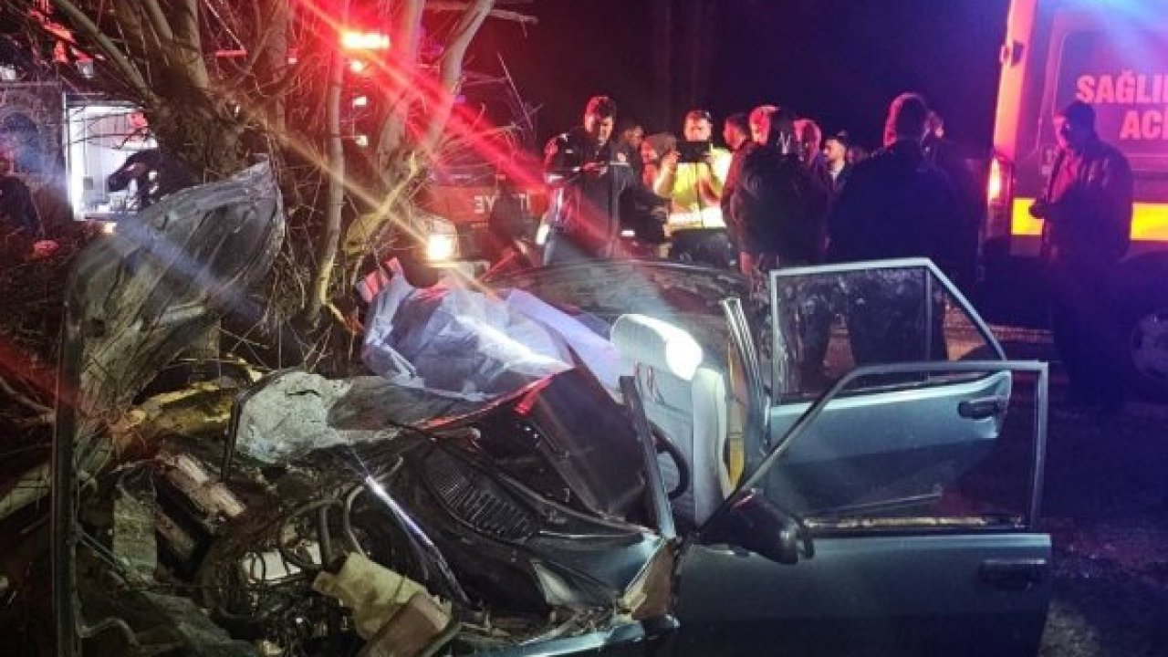 Antalya'da ağaca çarpan otomobildeki 2 kişi öldü, 2 kişi yaralandı