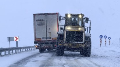 Ardahan-Şavşat kara yolu tır geçişine açıldı