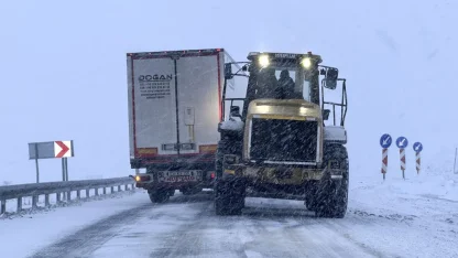 Ardahan-Şavşat kara yolu tır geçişine açıldı