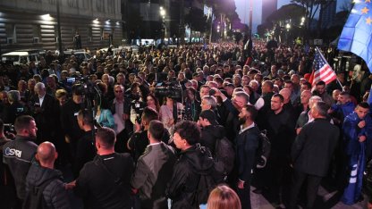 Arnavutluk'ta hükümetin istifasını isteyen muhalefetin gösterileri sürüyor