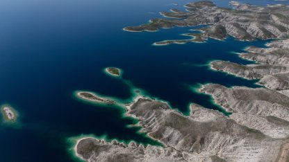 Atatürk Barajı'nda baharla birlikte kartpostallık görüntüler oluştu