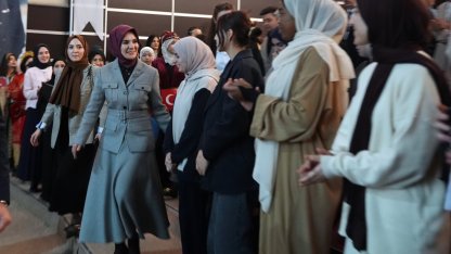 Bakan Göktaş, Uluslararası Milli İrade Kız Anadolu İmam Hatip Lisesi'nde öğrencilerle buluştu: