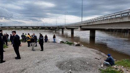 Bursa'da aracıyla akıntıya kapılan kişinin bulunması için çalışma başlatıldı