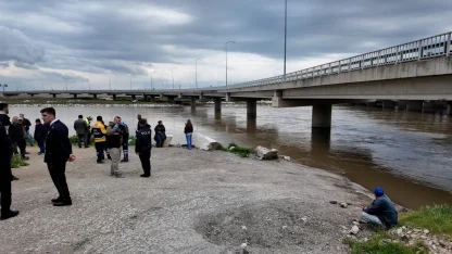 Bursa'da aracıyla akıntıya kapılan kişinin bulunması için çalışma başlatıldı