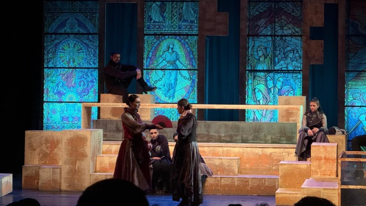 Bursa'da "Bernarda" oyunu sahnelendi