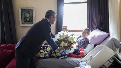 CHP Genel Başkanı Özel, şair ve yazar Ahmet Telli'yi ziyaret etti