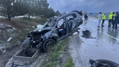 Çorum'da peş peşe meydana gelen iki trafik kazasında 1 kişi öldü, 3 kişi yaralandı