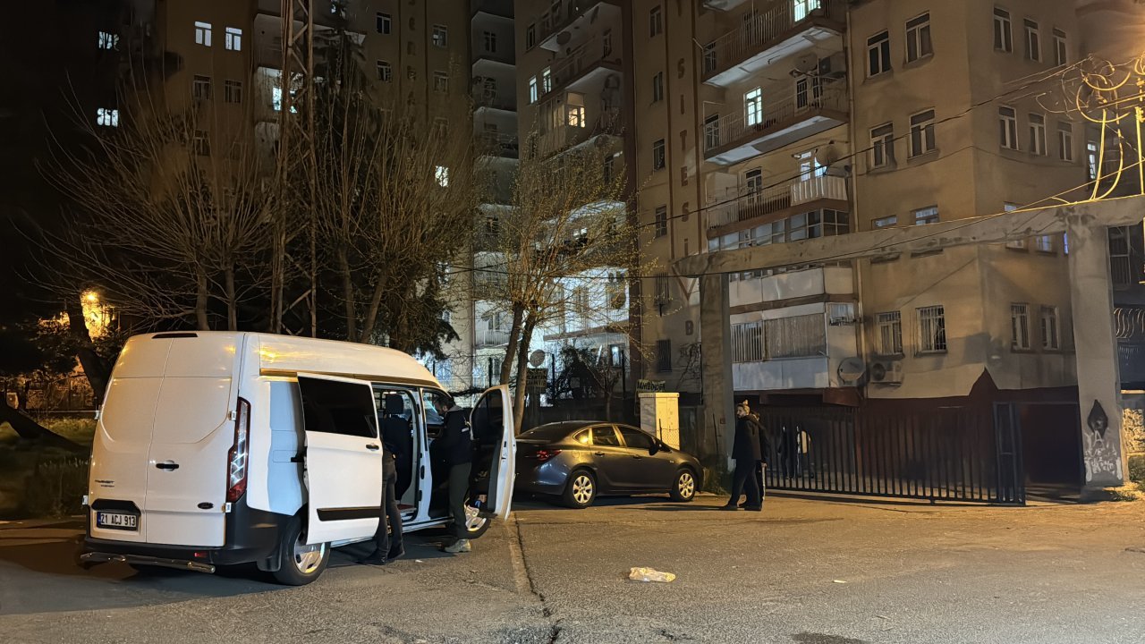 Diyarbakır'da bir kişi silahla eşini öldürdü, kızını yaraladı