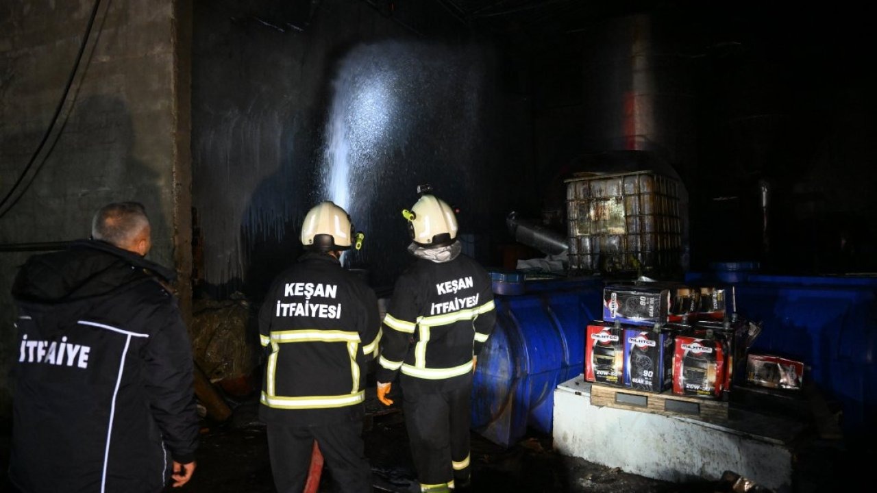 Edirne'de bir kereste fabrikası alevlere teslim oldu