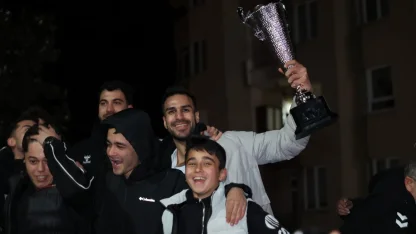 Efeler Ligi'ne yükselen Sungurlu Belediyespor Erkek Voleybol Takımı'na coşkulu karşılama