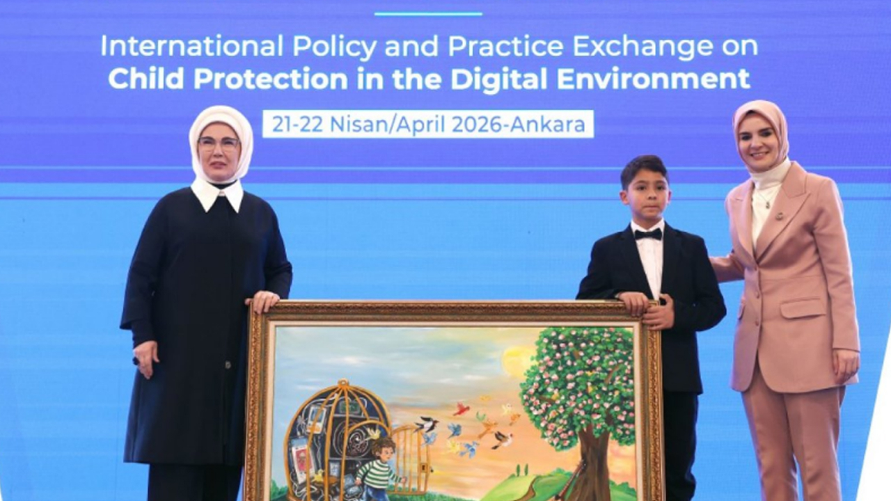 Emine Erdoğan: "teknoloji şirketlerinin hesap verebilir olmaları bir zorunluluk"