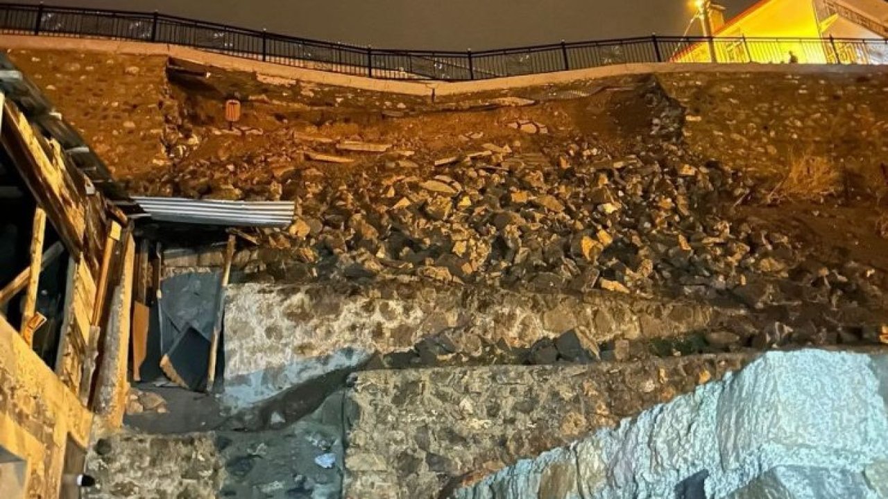 Erzurum İspir'de seyir terasının alt kısmında heyelan meydana geldi