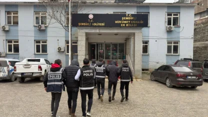 Hakkari'de firari hükümlü ile çeşitli suçlardan aranan 11 zanlı yakalandı