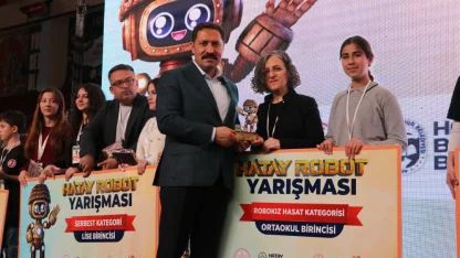 Hatay'da "2. Hatay Robot Yarışması"nda dereceye giren öğrenciler ödüllendirildi
